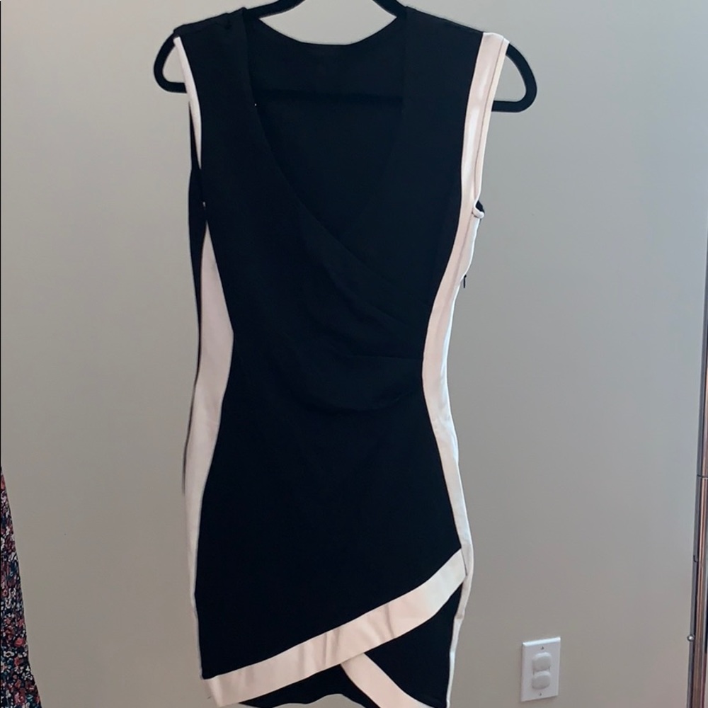Black white v neck bodycon dress